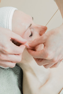 Natural Face Lifting met bindweefselmassage kuur - 5 behandelingen