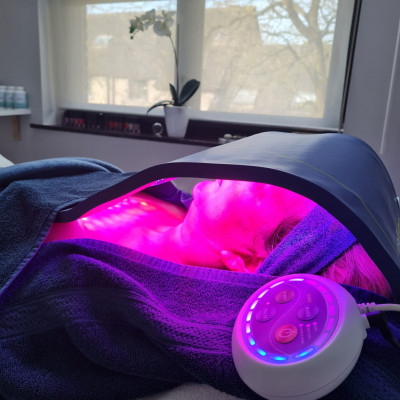 Celluma LED lamp & gezicht- en nekmassage  met Medische pedicure